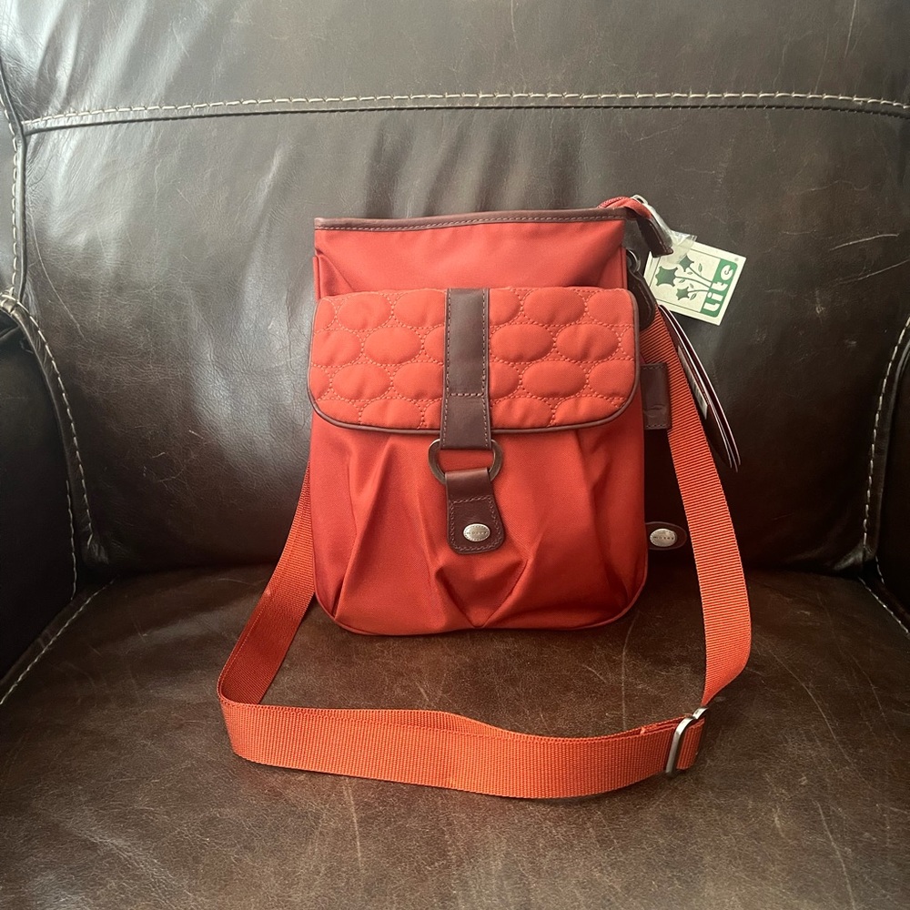 Mosey lite crossbody